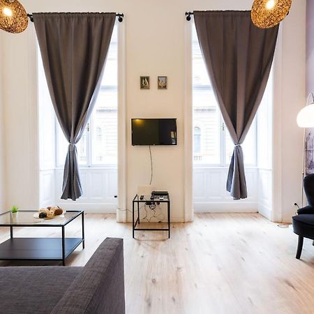 Budapest4Fun - New Apt In The Heart Of Budapest Luaran gambar